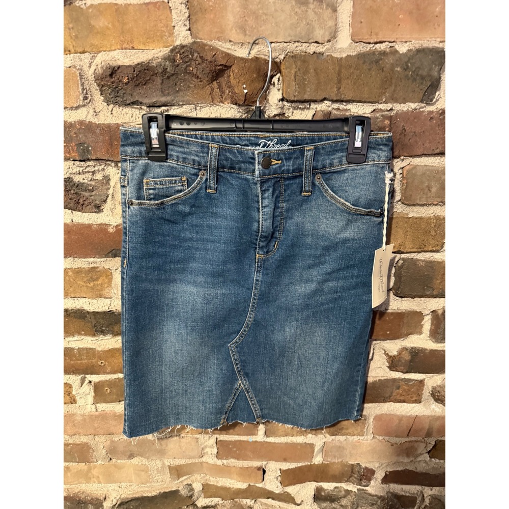 Universal Thread Denim Skirt Womens 6/28 Blue Casual Chic Western Raw Hem Mini